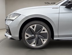 Superb Combi 2.0 TDI DSG Sportline DCC AHK Navi