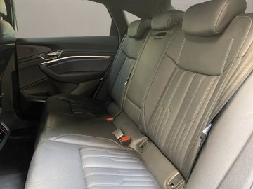 Q8 e-tron Sportback  55 quattro S-Line Pano AUT – Bild 15