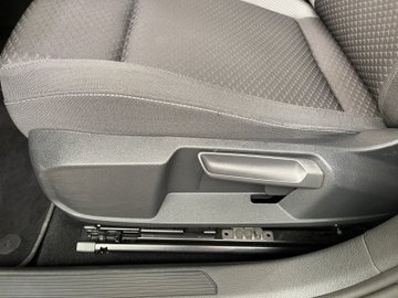 Golf VIII 1.5 eTSI Active ACC AUT Navi Standh. – Bild 10