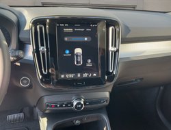 XC40 B3 Plus Black Edition ACC AHK AUT Kam. Navi