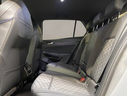 Golf R-Line Black Style 1.5 l eTSI DSG ACC AUT LM