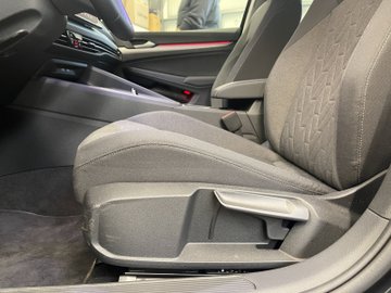Golf VIII Variant 1.5 eTSI  W Life ACC AHK AUT – Bild 10
