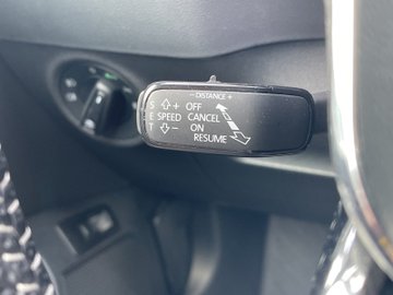 Karoq 1.5 TSI ACT Sportline DCC ACC AUT Navi LED – Bild 9