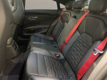 RS e-tron GT performance 620 kW ACC AUT Kam. 360 – Bild 15