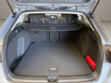 Golf VIII Variant 1.5 eTSI  W Life ACC AHK AUT – Bild 17