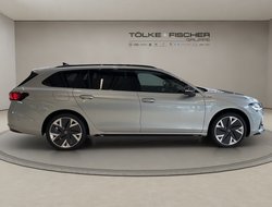 Superb Combi Sportline Navi DCC PANO AHK eHeck