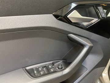 A1 Sportback 30 1.0 TFSI AUT Navi Virtual LED LM – Bild 9