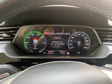 Q8 e-tron Sportback  55 quattro S-Line Pano AUT – Bild 12