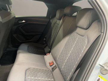 A1 Sportback 40 2.0 TFSI S-Line S-line AUT Navi – Bild 15