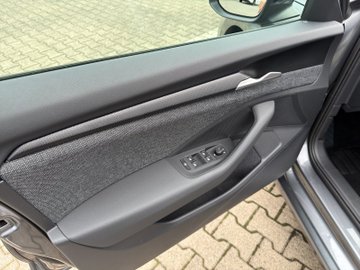 Superb Combi 2.0 TDI DSG Essence AHK Navi PDC RFK – Bild 8
