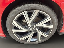 Golf VIII 1.5 eTSI R-Line R-Line ACC AUT Kam. LM