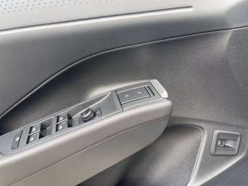 T-Roc 1.5 eTSI W R-Line DCC Pano R-Line IQLight – Bild 9