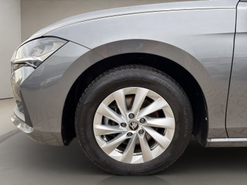 Superb Combi 2.0 TDI DSG Essence AHK Navi PDC RFK – Bild 6