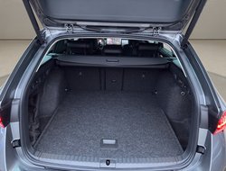 Octavia Combi 2.0 TDI DSG ACC AHK Navi eHeck LED